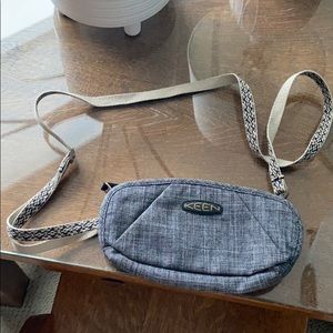 Keen crossbody.
